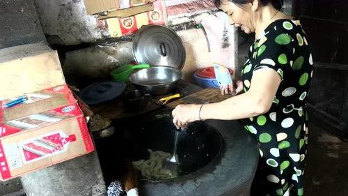 农村老太吃瓜视频大全,趣味横生的乡村生活瞬间